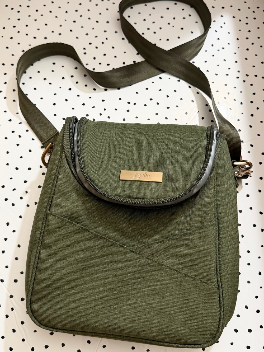Jujube Chromatics Olive Green Crossbody INSULATED BOTTLE BAG